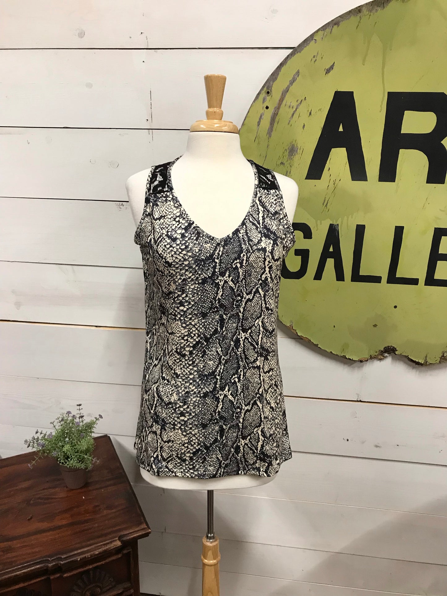 Sneaky python lace tank - The Desert Paintbrush