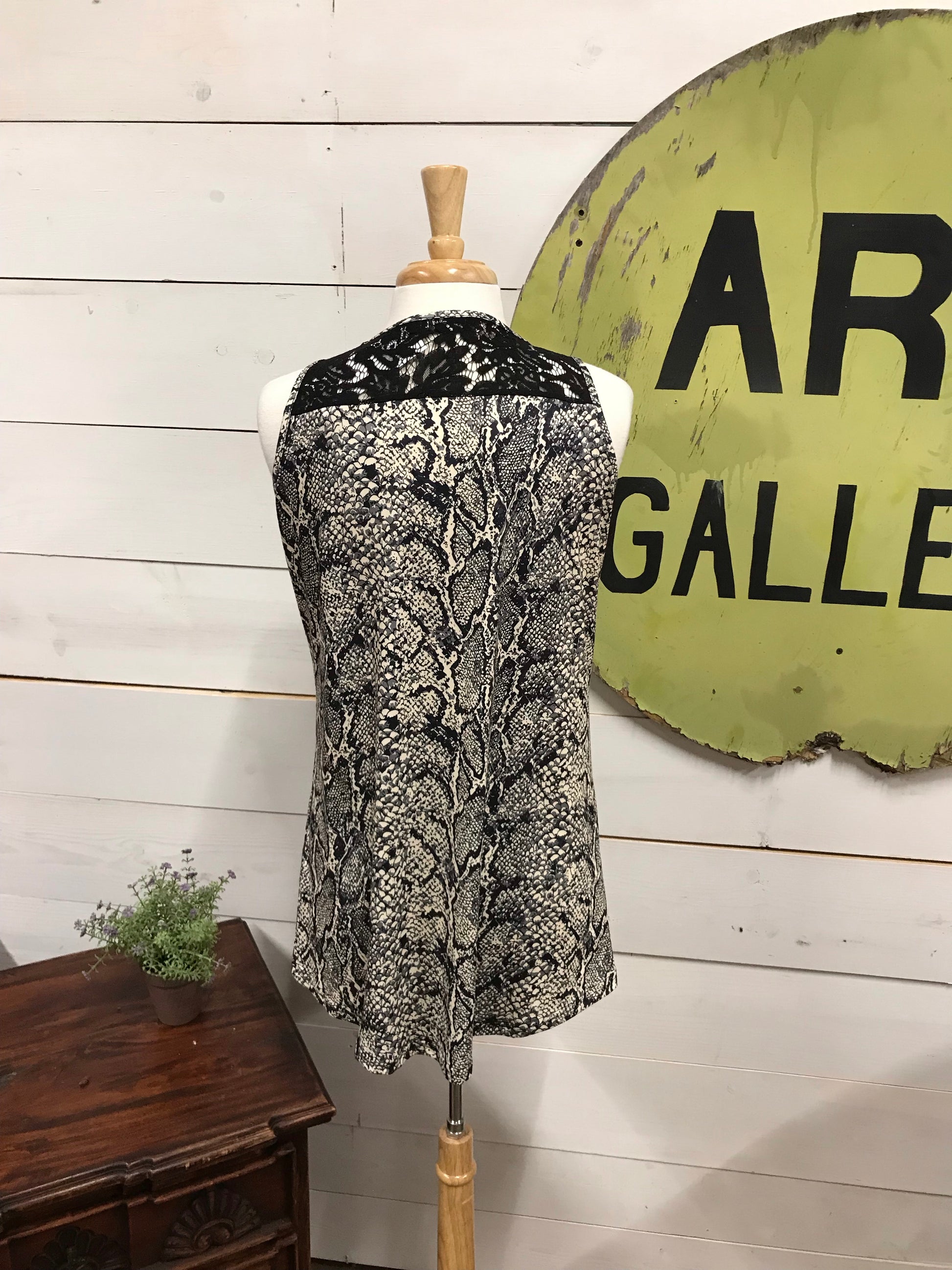 Sneaky python lace tank - The Desert Paintbrush