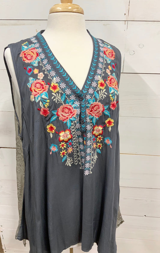 Plus Floral and Lace top - The Desert Paintbrush